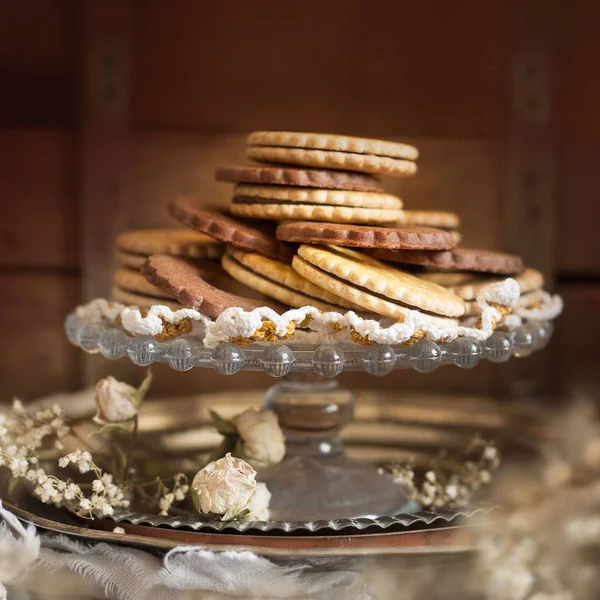 Biscoitos de chocolate em estilo rústico — Fotografia de Stock