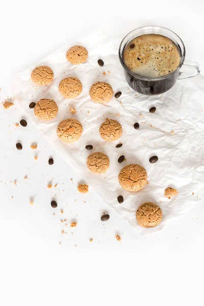 Xícara de café com biscoitos amaretti — Fotografia de Stock