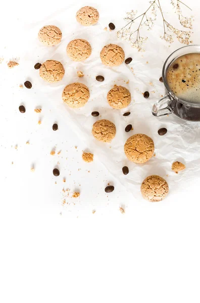 Xícara de café com biscoitos amaretti — Fotografia de Stock