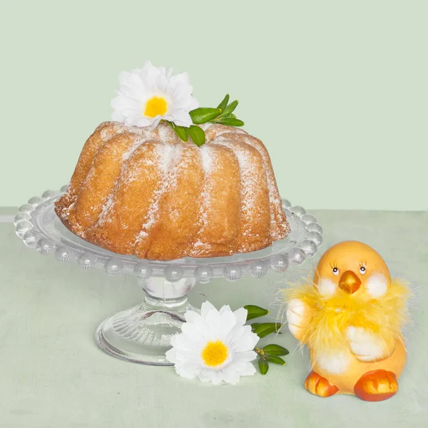 Easter cake on green backgriound — Stock Photo, Image