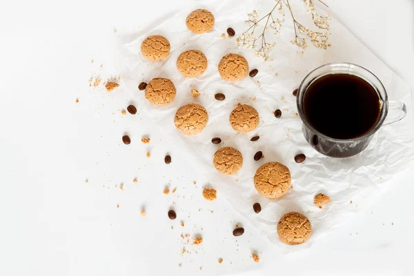 Xícara de café com biscoitos amaretti — Fotografia de Stock