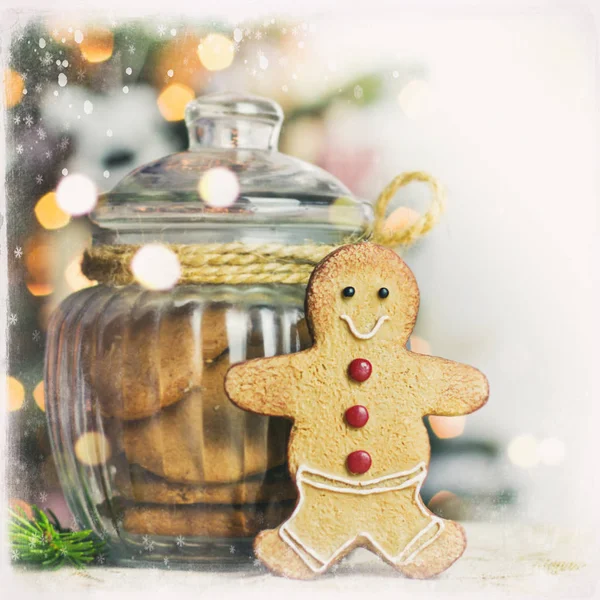 Gingerbread man in christmas time — Stock Photo, Image