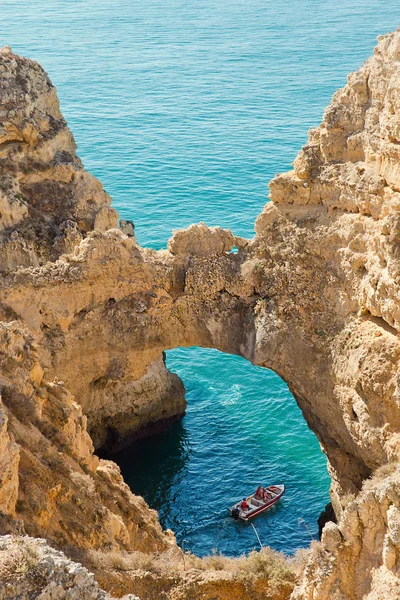 Algarve rock. Partján, Portugália — Stock Fotó