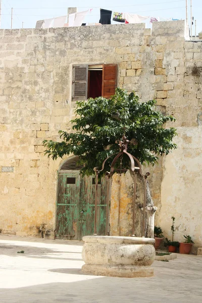 Strade strette della Città Vecchia di Mdina, Malta — Foto Stock