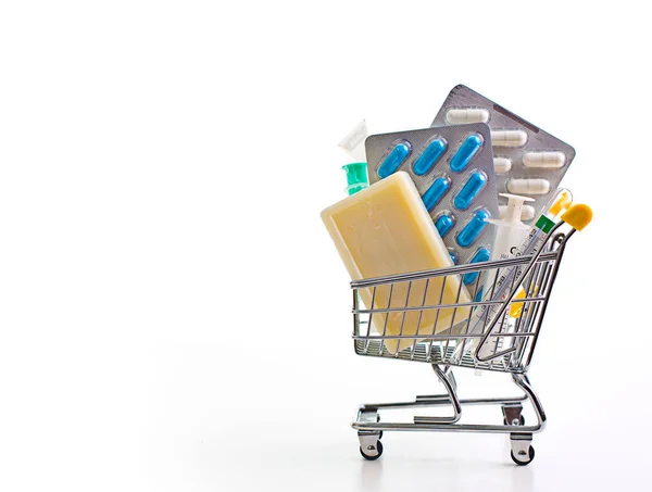 Verscheidenheid Van Pillen Een Supermarkt Trolley Witte Achtergrond — Stockfoto