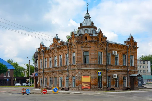 Biysk、古いれんが造りの家 — ストック写真
