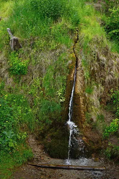 Malowniczy wodospad na potoku — Zdjęcie stockowe