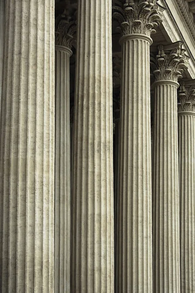 Architektonisches Detail - Säulen der korinthischen Ordnung — Stockfoto