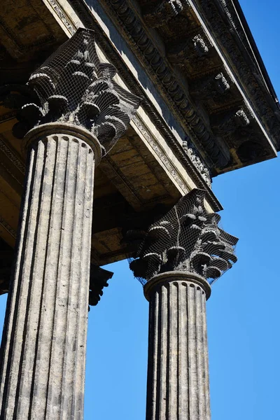 San Petersburgo, columnas corintias de piedra —  Fotos de Stock