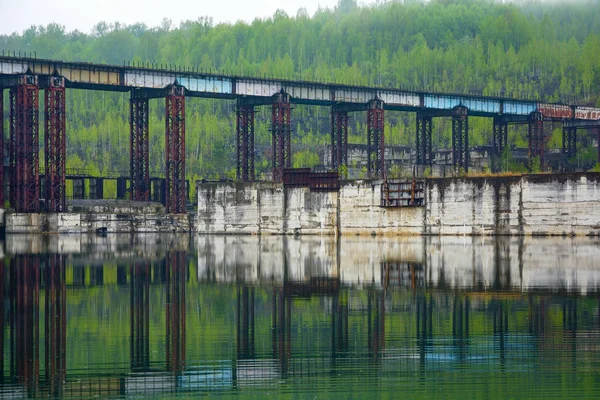 The unfinished dam Krapivinsky hydrosystem — Stock Photo, Image