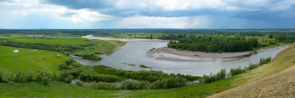 Panoramik nehir Kiya, Kemerovo bölgesi