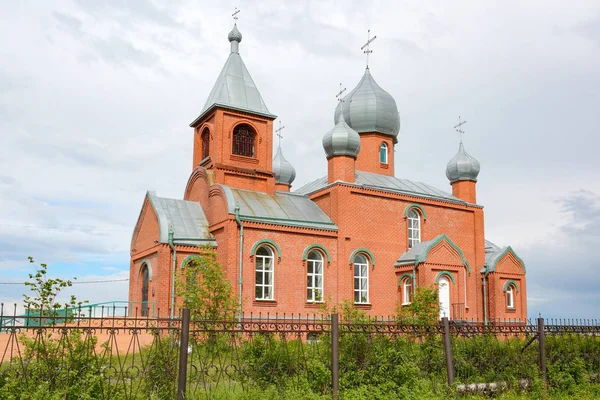 Gereja di desa Verkh-Chebula — Stok Foto