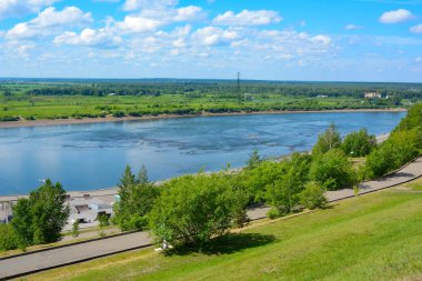 Tomsk, Tom nehrinde