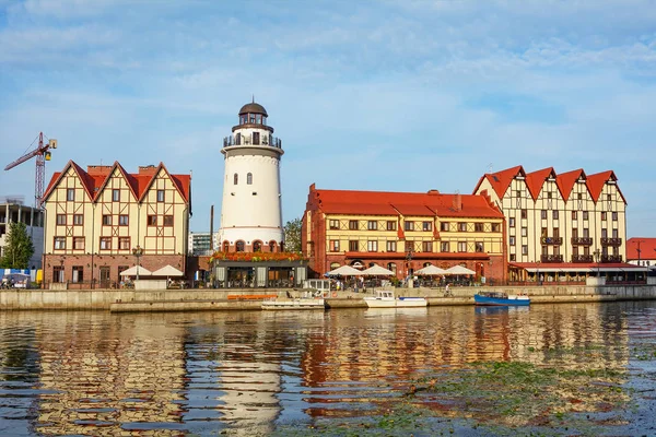 Kaliningrad, nehrin Pregel üzerinden görünüm