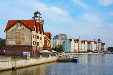 Kaliningrad, nehrin Pregel üzerinden görünüm