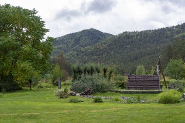 Dekoratif, aslında bahçenin dekore edilmiş köşesi.