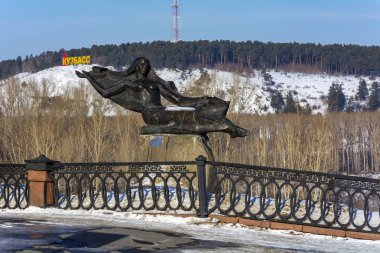 Kemerovo, Pritomska 'daki Tom nehrini sembolize eden bir heykel.