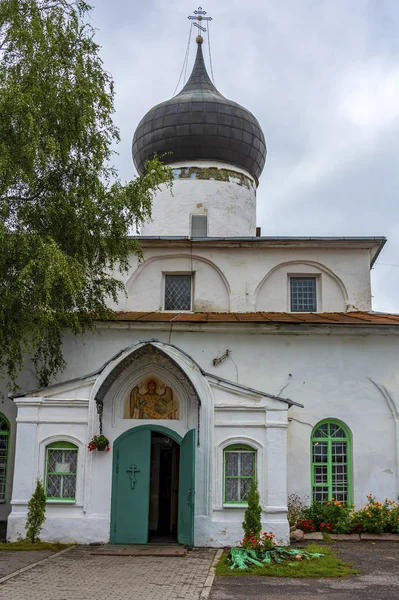 Pskov, eski Ortodoks Kilisesi Başmelek Michael 'ın "b" ile. — Stok fotoğraf