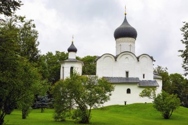 Pskov, St. Kilisesi. Tepedeki Büyük Basil