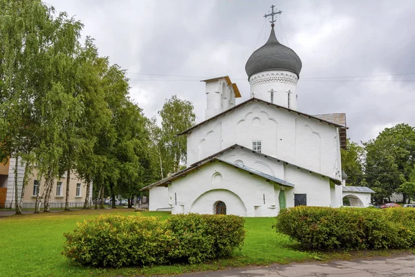 Pskov, Kerk van Sint Nicolaas met Usokhi — Stockfoto