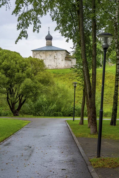 Pskov, a antiga Igreja de Kozma e Damian de Gremyachaya m — Fotografia de Stock