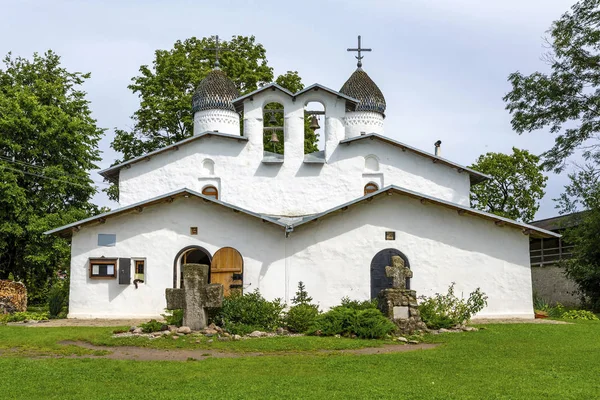 Покровская церковь в Проломе — стоковое фото