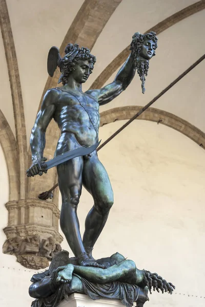 Florenz, Statue des benvenuto cellini "Perseus mit dem Kopf des — Stockfoto