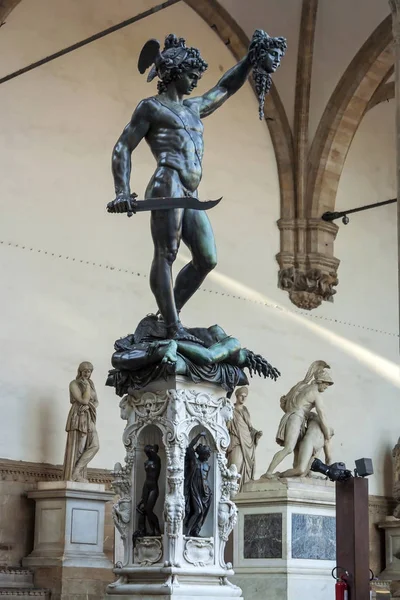 Florenz, Statue des benvenuto cellini "Perseus mit dem Kopf des — Stockfoto