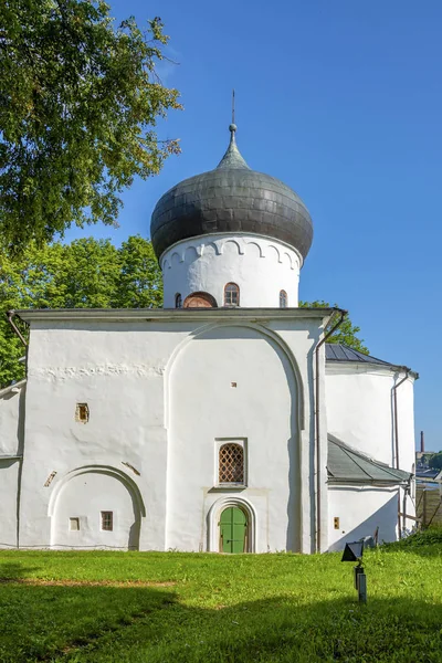 Pskov, katedralen av Herrens härlighet i Spaso — Stockfoto
