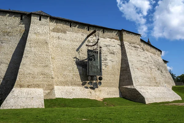 Pskov, Percy - přední stěna Pskovského chromu — Stock fotografie