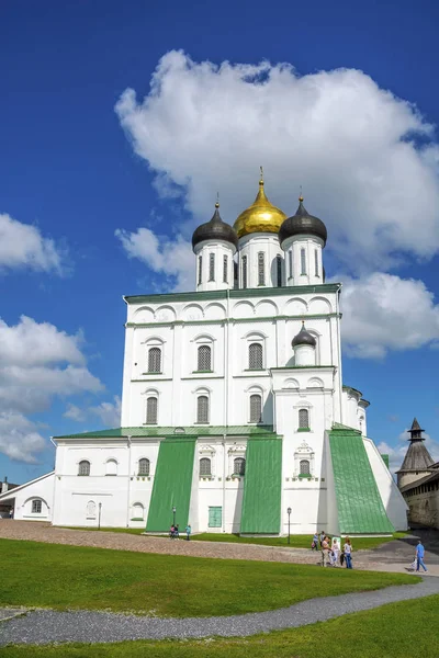 Pskov, Cathédrale de la Sainte Trinité à Pskov Krom — Photo