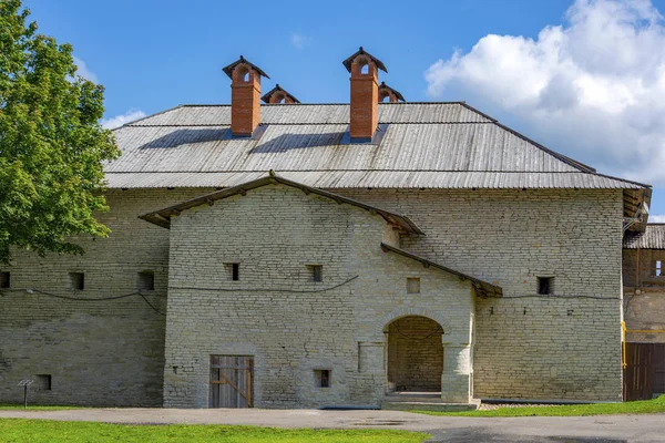 Pskov, construcción de bodegas de pólvora en Pskov Krom —  Fotos de Stock