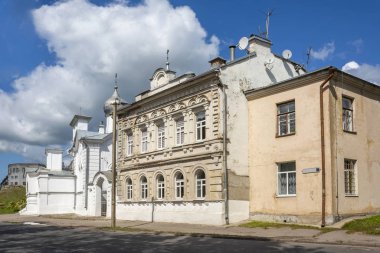 Pskov, Leon Pozemsky caddesinde eski bir apartman.