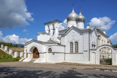 Pskov, Zvanice 'deki Varlaam Khutynsky' nin eski Ortodoks Kilisesi.