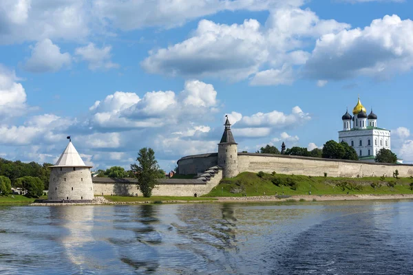 Vista Pskov Krom Banco Rio Velikaya Verão Fino — Fotografia de Stock