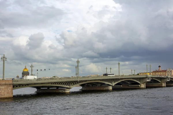 Санкт Петербург Благовещенский Мост Через Неву Облачный Летний День — стоковое фото