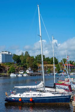 Vyborg, Rusya-13 Ağustos 2019: Vyborg yat kulübü Vyborg Yelkencilik Derneği güzel bir yaz günü, Vyborg, Russi