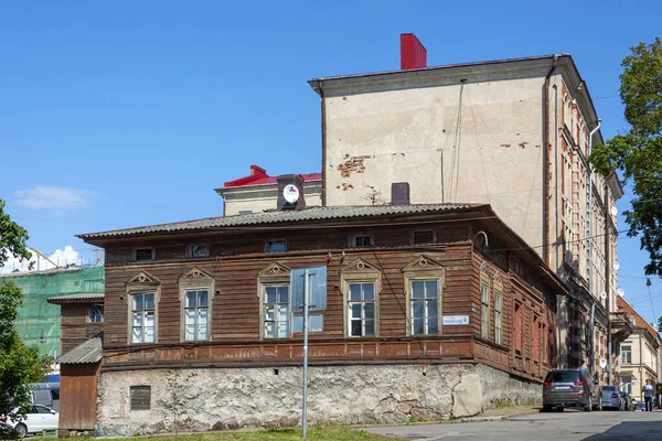Vyborg Rússia Agosto 2019 Antigo Prédio Apartamentos Madeira Rua Torre — Fotografia de Stock