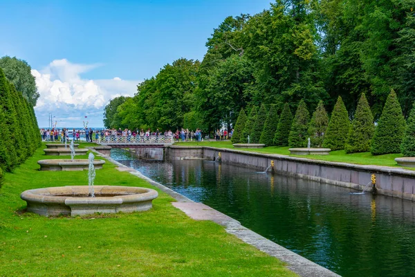 Peterhof Russie Août 2019 Canal Bolchoï Samsonovski Dans Parc Inférieur — Photo