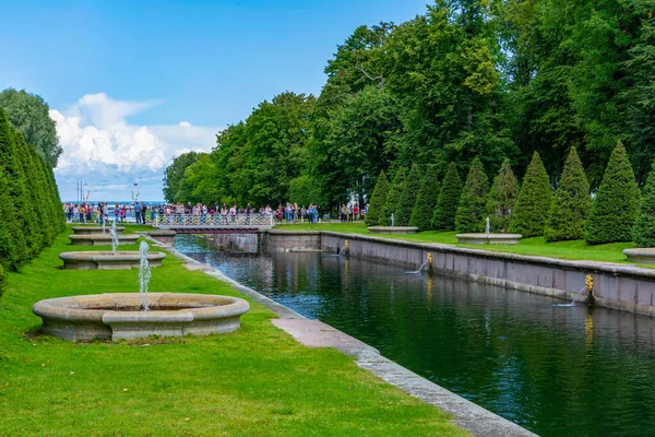 Peterhof Rússia Agosto 2019 Canal Bolshoy Samsonovsky Lower Park Vista — Fotografia de Stock