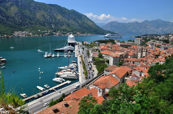 Montenegró panorámás táj Kotor-öböl — Stock Fotó