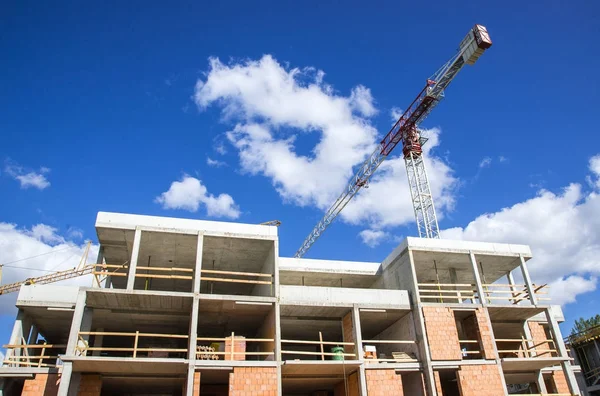 Crane and highrise construction site Royalty Free Stock Photos