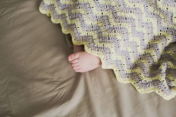 Nogi noworodek noworodka — Zdjęcie stockowe