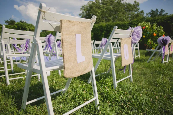 Blommor dekorera en vacker bröllop — Stockfoto