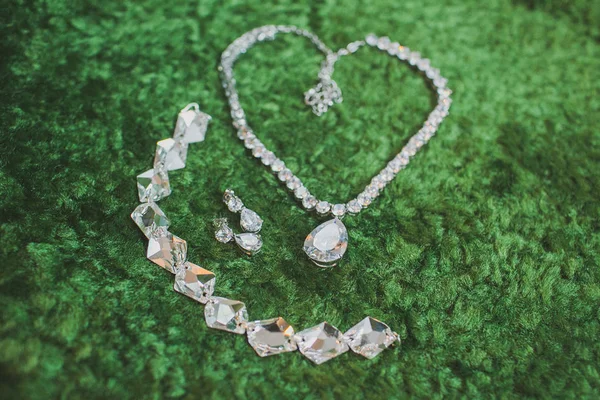 Beautiful bride's jewelry — Stock Photo, Image