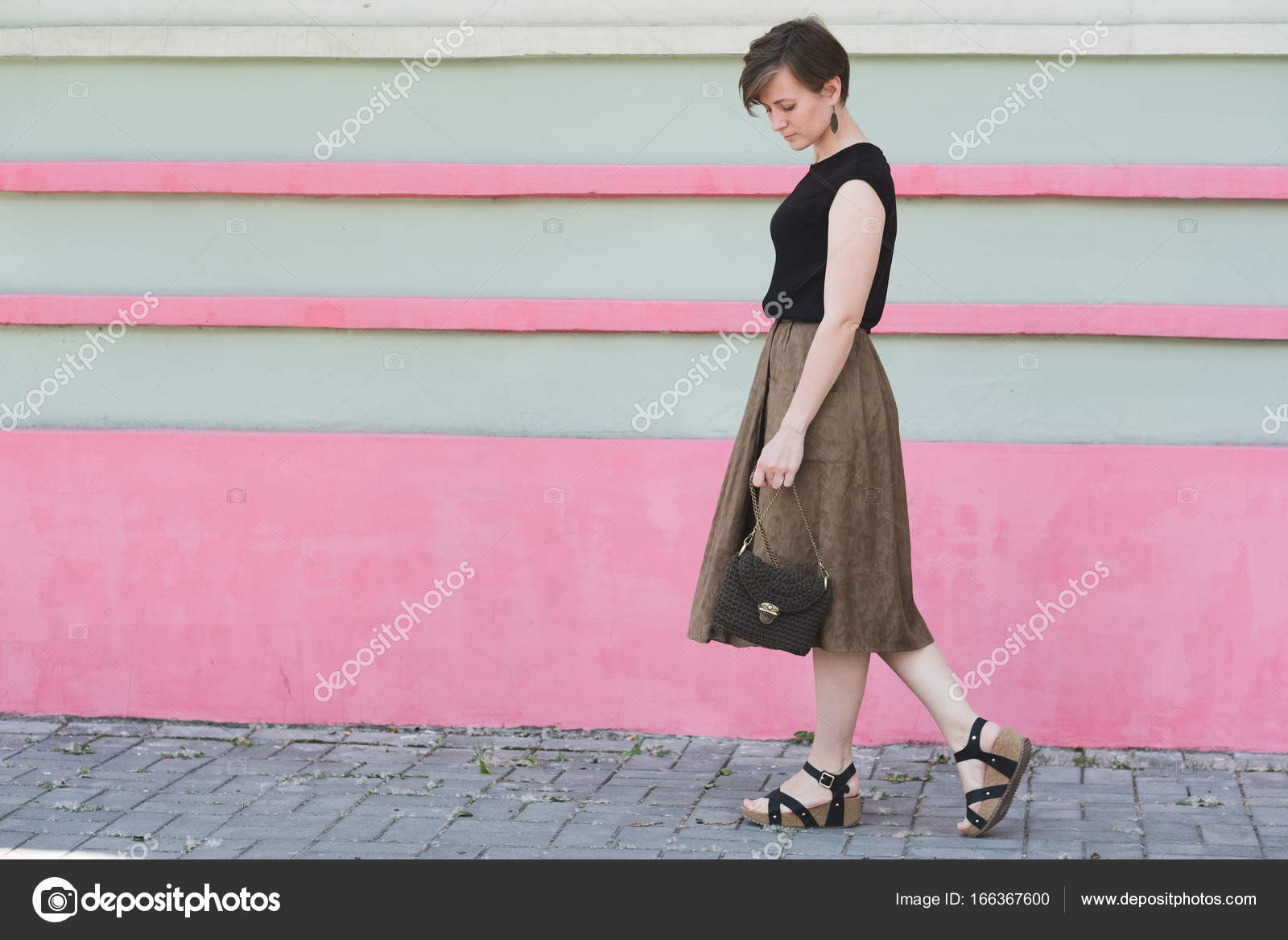 Outdoor fullbody portrait of young beautiful fashionable woman