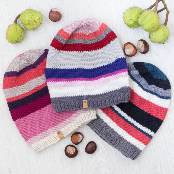 Accogliente maglia per bambini set di cappelli — Foto Stock