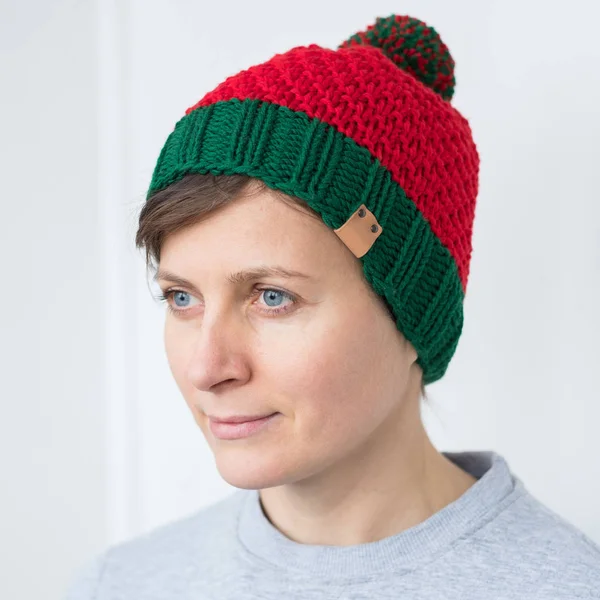 Cappello donna in elfo rosso-verde — Foto Stock