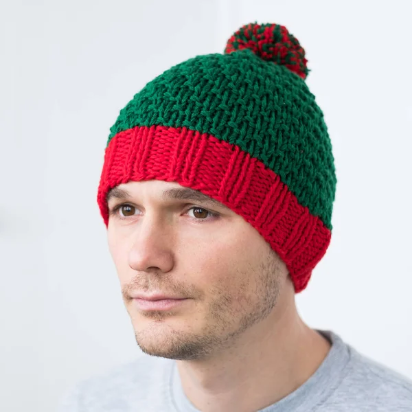 Hombres en Elf sombrero rojo-verde — Foto de Stock