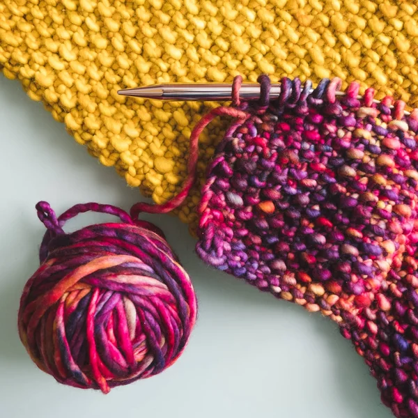 Örgü aksesuvarları. İplik topları